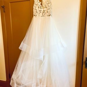 Brand New Hayley Paige Wedding Dress